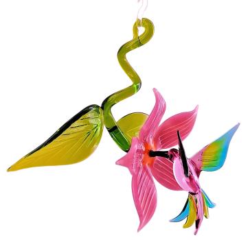 Kolibri in Blüte mit Blatt, hängend (Blüte: rosa/Kolibri: rosa-grün-hellblau)